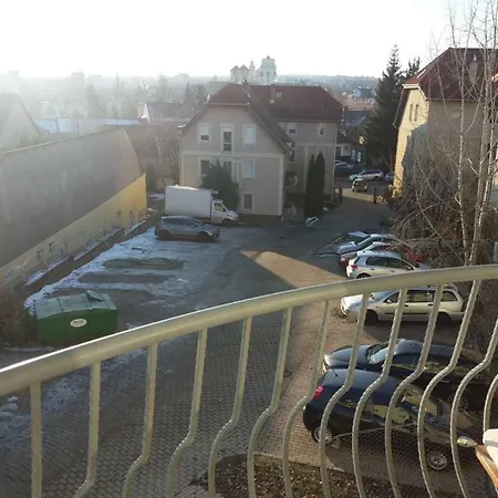 Varnagy Apartman דירה *