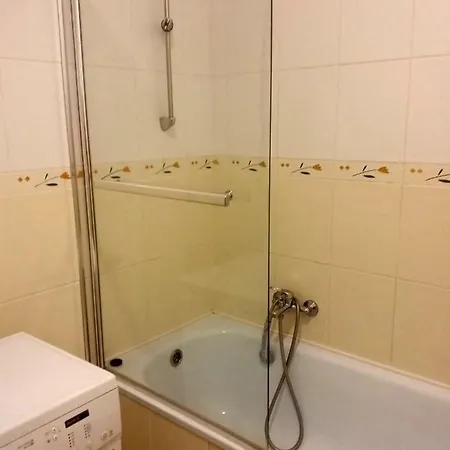 Varnagy Apartman דירה *