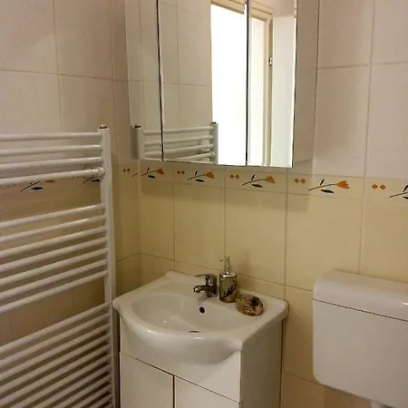 Varnagy Apartman דירה אגר
