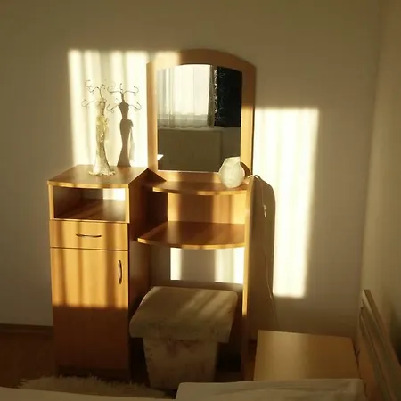 Varnagy Apartman דירה אגר